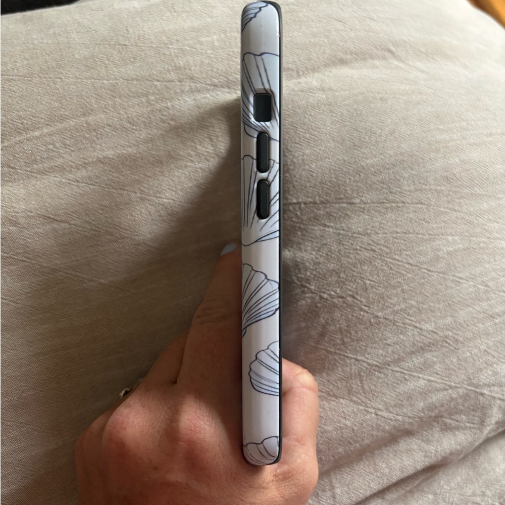 Shell Pattern iPhone 14 Case - White and Blue - Picture 4 of 4